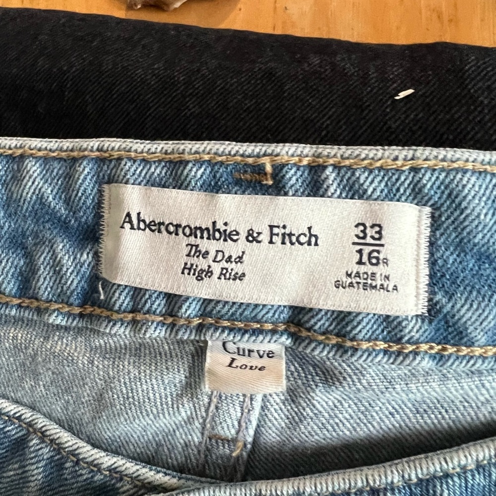 ABERCROMBIE CURVE LOVE size 16R (33) never worn / still with 1 tag)